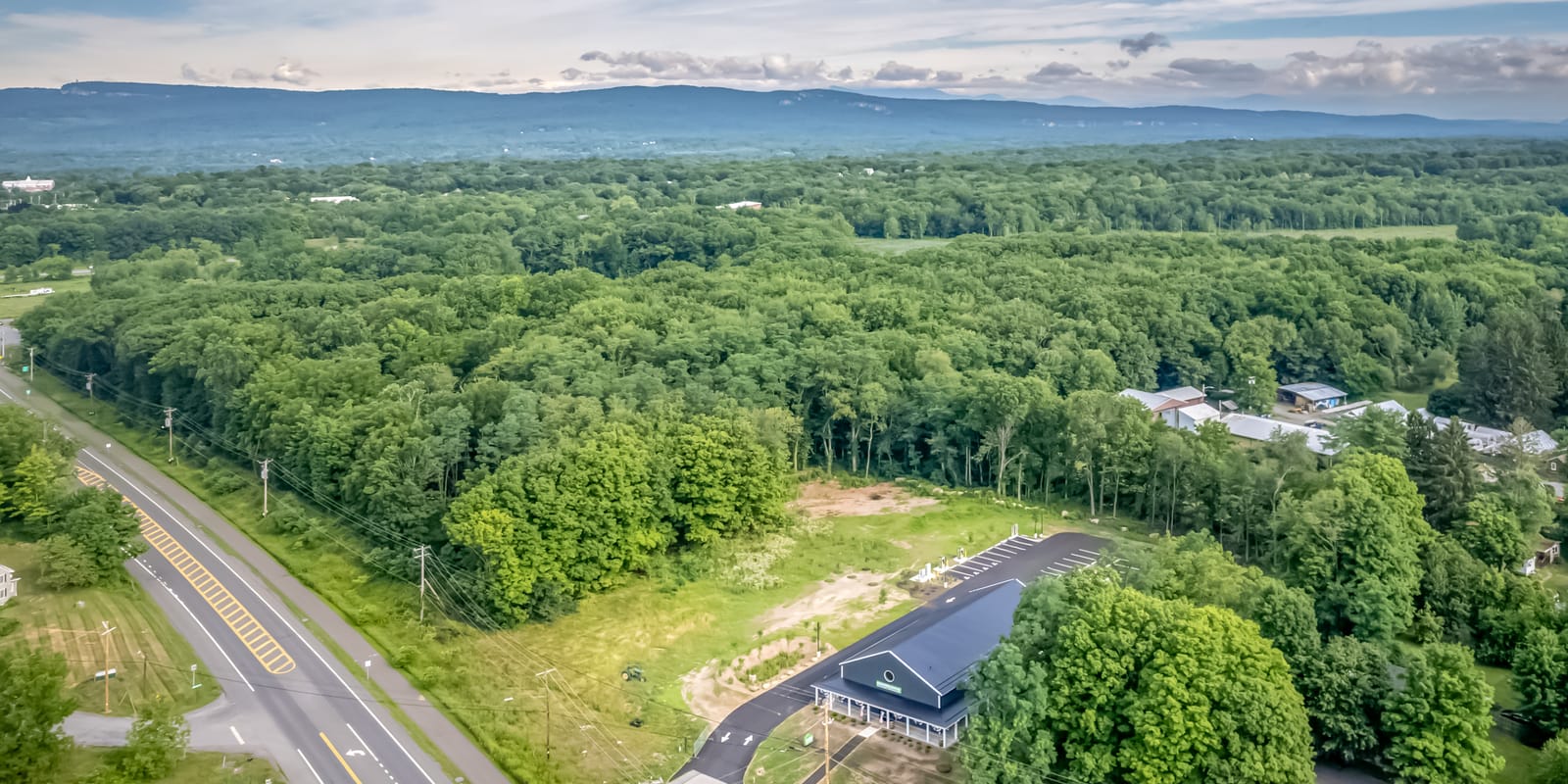 Route 299 winding past the Farmers Choice New Paltz barn toward the Shawangunk Ridge, seen from the air